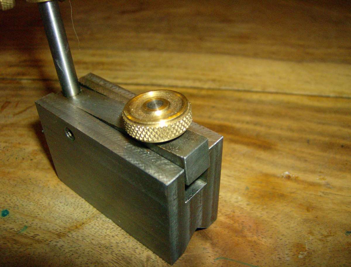 Close up of tilting screw