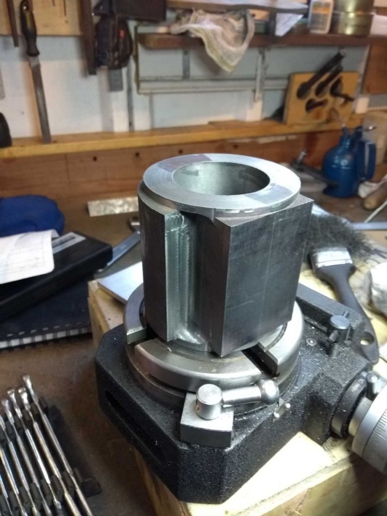 cylinder mounting on rotary table.jpg