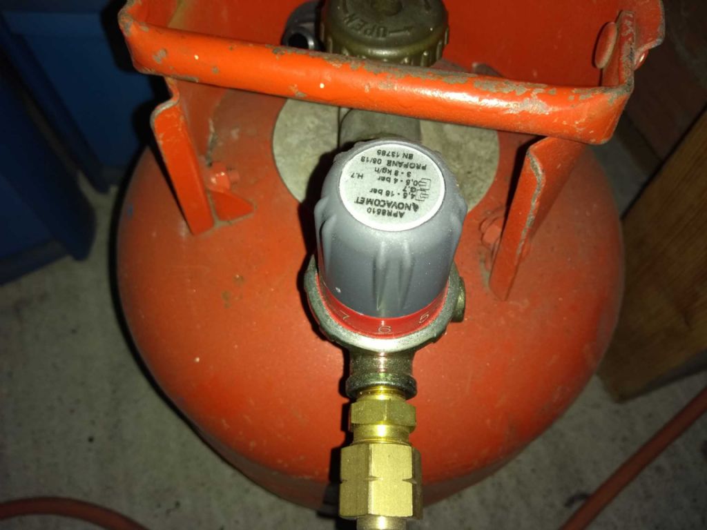 gas regulator.jpg