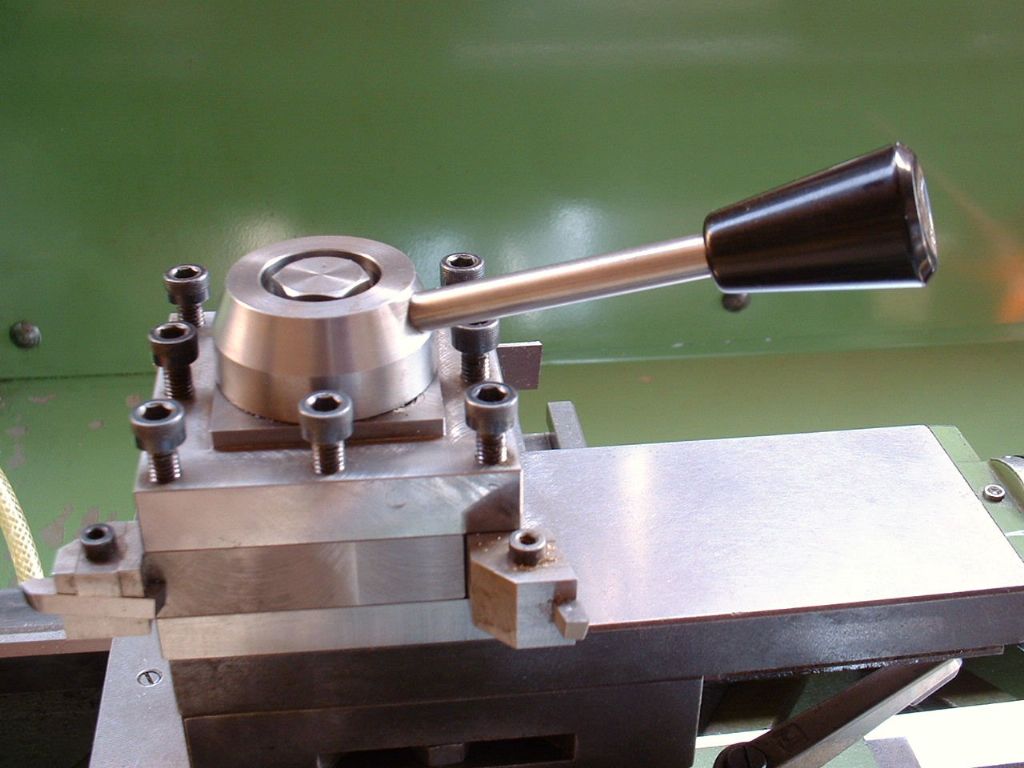 4 tool turret on maximat lathe..jpg