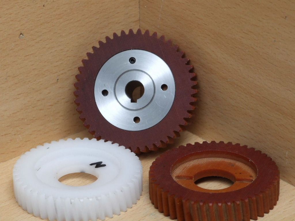 finished input gear with spares, note m3 grubscrew at 12 oclock.jpg