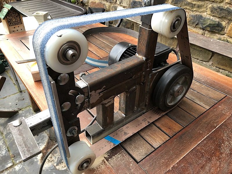 Belt linisher outlet sander