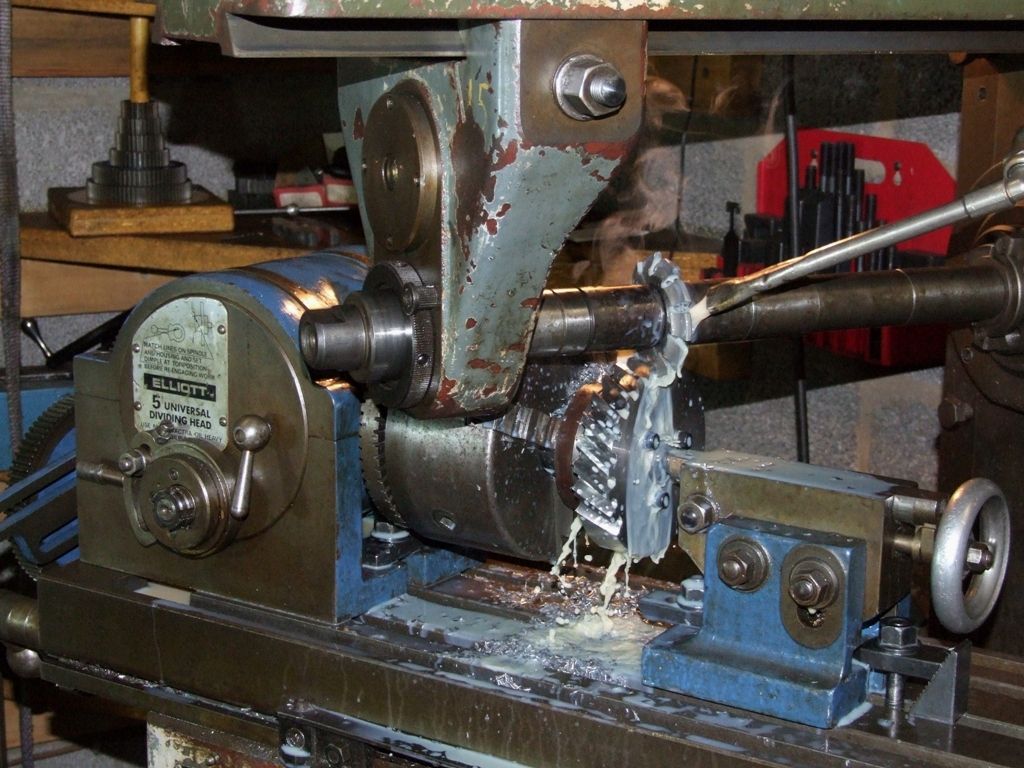 helical_gear_cutting.jpg